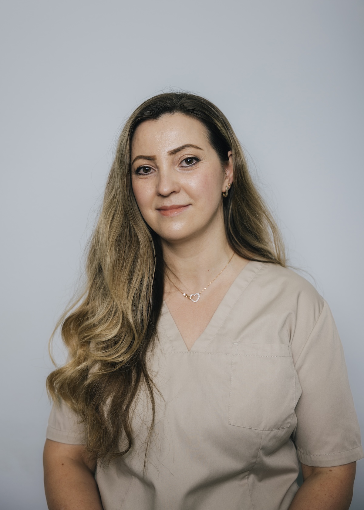 Vjollca Lushi, Zahnmedizinische Fachangestellte